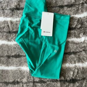 Lululemon Wunder Train Fit High- Rise Tight 25” NWT. Color MLGR